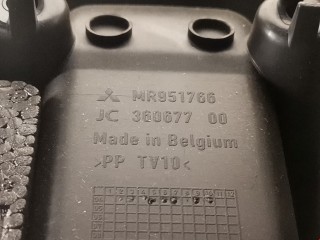 Кожух рулевой колонки, ориг. номер MR951767, MR951766XA, Mitsubishi Colt 2002-2012