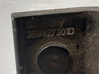 Петля крышки багажника, ориг. номер 3B9827301D, Volkswagen Passat 1996-2001
