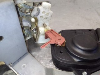 Замок двери задней левой, ориг. номер 690600H011, Toyota Aygo 2005-2008
