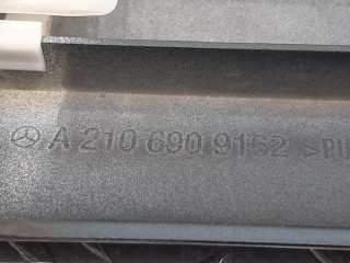 Молдинг двери задней левой, ориг. номер A2106909162, Mercedes E W210 1999-2002