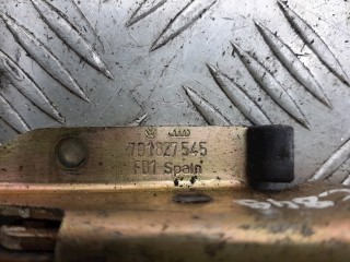Ограничитель открывания двери передней, ориг. номер 701827545, 701837249A, Volkswagen Transporter 1990-2003