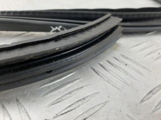 Уплотнитель, ориг. номер 76923CA012, Nissan Murano 2002-2008
