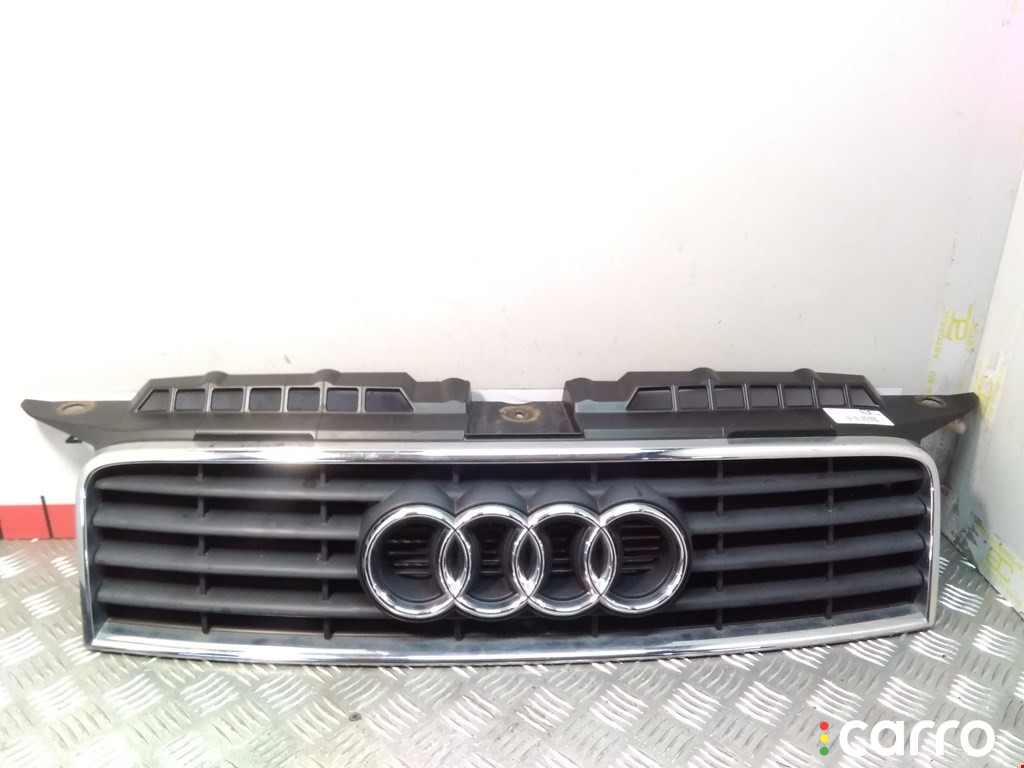 8P3853651 Решетка радиатора Audi A3 2004г. - фото №1
