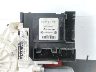 Моторчик стеклоподъемника, ориг. номер 8P0959802L, Audi A3 2003-2005
