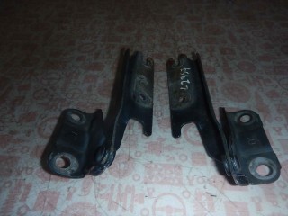 Петля капота левая Mazda 323 1994-1998