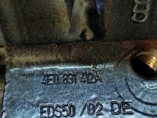 Петля двери передней правой, ориг. номер 4E0831412C, 4E0831412A, Audi A8 2002-2005