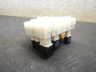 Блок предохранителей, ориг. номер 8272142020, Toyota RAV4 2000-2003