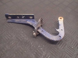 Петля капота правая, ориг. номер 654002S400, Nissan Navara 2001-2007