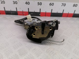 Замок двери передней правой, ориг. номер 6931020710, Toyota Avensis 2000-2003