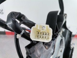 Замок двери передней правой, ориг. номер 6931020710, Toyota Avensis 2000-2003