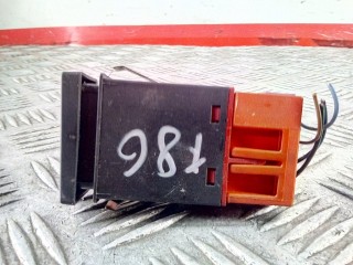 Кнопка антипробуксовочной системы (ABS/ESP), ориг. номер 3B0927134A, Volkswagen Passat 2000-2005