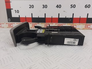 Подстаканник, ориг. номер 0K52Y6439XCY, Kia Carnival 2002-2006