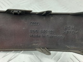 Ус под фонарь левый, ориг. номер 8D0945101, Audi A4 1994-1997