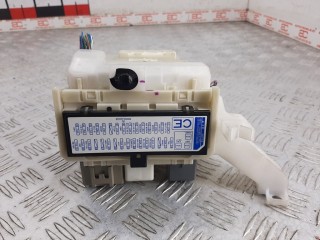 Блок предохранителей, ориг. номер 8273012210, Toyota Auris 2006-2010