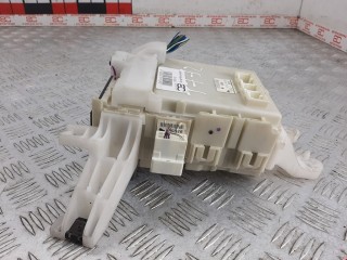 Блок предохранителей, ориг. номер 8273012210, Toyota Auris 2006-2010