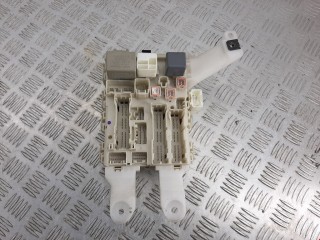 Блок предохранителей, ориг. номер 8273012210, Toyota Auris 2006-2010