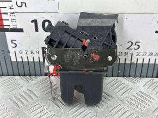 Замок багажника Audi A8 2002-2005
