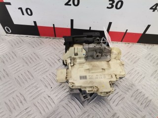 Замок двери передней правой Volkswagen Passat 2005-2010