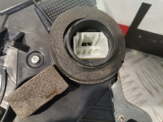 Замок двери передней правой, ориг. номер 6903002250, Toyota Avensis 2008-2011