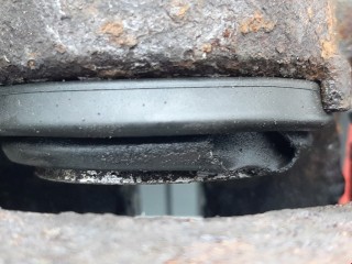 Суппорт передний левый, ориг. номер MR510537, Mitsubishi Pajero 1997-2004