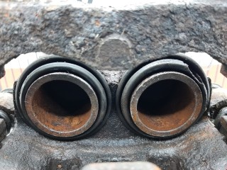 Суппорт передний левый, ориг. номер MR510537, Mitsubishi Pajero 1997-2004