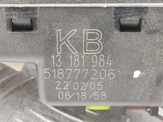 Блок реле, ориг. номер 13205776, 12783069, Opel Vectra 2002-2005