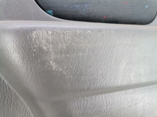 Обшивка двери передней правой (дверная карта), Suzuki Alto 1998-2012