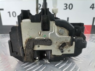 Замок двери задней левой, ориг. номер 82501EB324, Nissan Navara 2005-2010