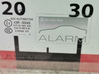 Стекло двери передней правой, ориг. номер A2047250800, Mercedes C W204 2011-2015