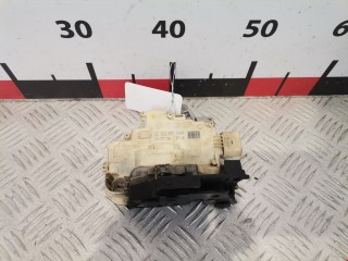 Замок двери передней правой Volkswagen Passat 2005-2010