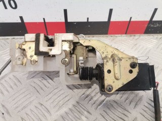 Замок двери передней правой, ориг. номер B02W-58-310E, Mazda 323 1994-1998