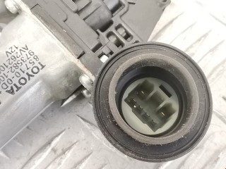 Стеклоподъемник передний правый, ориг. номер 857100D100, 698100D131, Toyota Yaris 2005-2009