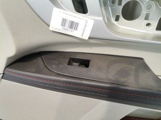 Обшивка двери передней правой (дверная карта), Chevrolet Equinox 2009-2015