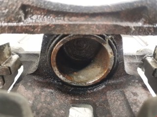Суппорт передний правый, ориг. номер 5510164B10, Suzuki Swift 1990-1996
