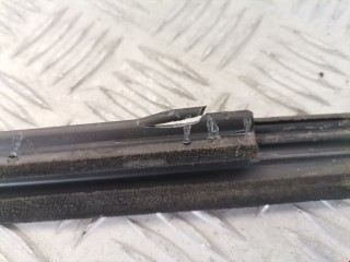 Молдинг стекла двери наружный, ориг. номер 681600D021, Toyota Yaris 2003-2005