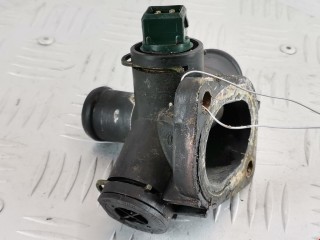 Фланец (тройник) системы охлаждения, ориг. номер 050121133C, 050121132A, Volkswagen Passat 1988-1997