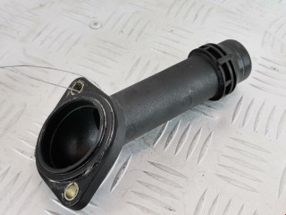 Фланец (тройник) системы охлаждения, ориг. номер 06B121121L, 06B121121, Audi A4 1999-2001