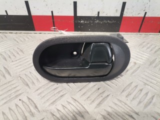 Ручка внутренняя передняя правая Mitsubishi Colt 2002-2012