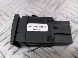 Кнопка аварийной сигнализации, ориг. номер 6Q0953235A, Volkswagen Polo 1999-2001