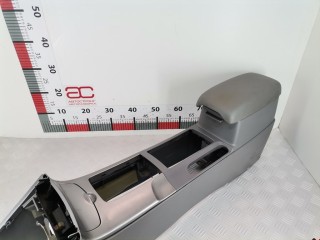 Подлокотник, ориг. номер GJ6A64431T, Mazda 6 2002-2005