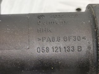 Фланец (тройник) системы охлаждения, ориг. номер 058121133B, 058121132, Volkswagen Passat 1988-1997