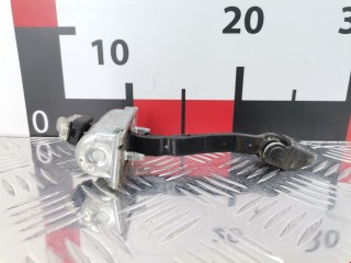 Ограничитель открывания двери передней, ориг. номер 13242975, Opel Corsa 2006-2011