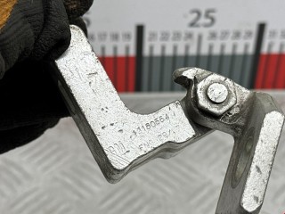 Петля двери передней правой, ориг. номер 13180564, Opel Corsa 2006-2011