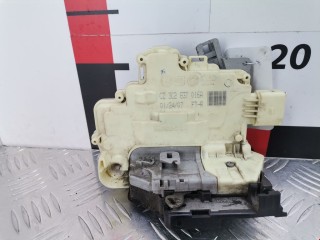 Замок двери передней правой Audi Q7 2005-2009