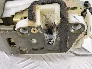 Замок двери передней правой, Suzuki Wagon R 1998-2003