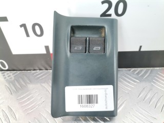 Блок управления стеклоподъемниками Audi A4 1994-1997