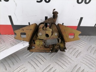 Замок капота Volkswagen Passat 1988-1997
