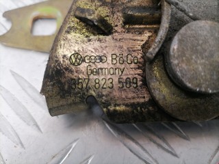 Замок капота, ориг. номер 867823509, 3A0823509, Volkswagen Passat 1988-1997