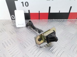 Ограничитель открывания двери передней, ориг. номер C10058270A, Mazda Premacy 1999-2001