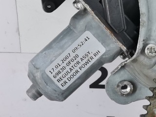 Стеклоподъемник электрический задний правый, ориг. номер 698300F020, Toyota Corolla Verso 2004-2007